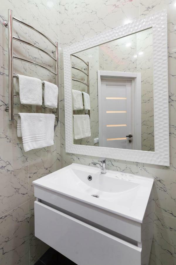 Leogrand One-Bedroom Apartments On Tugan-Baranovskogo 24 Leopoli Esterno foto